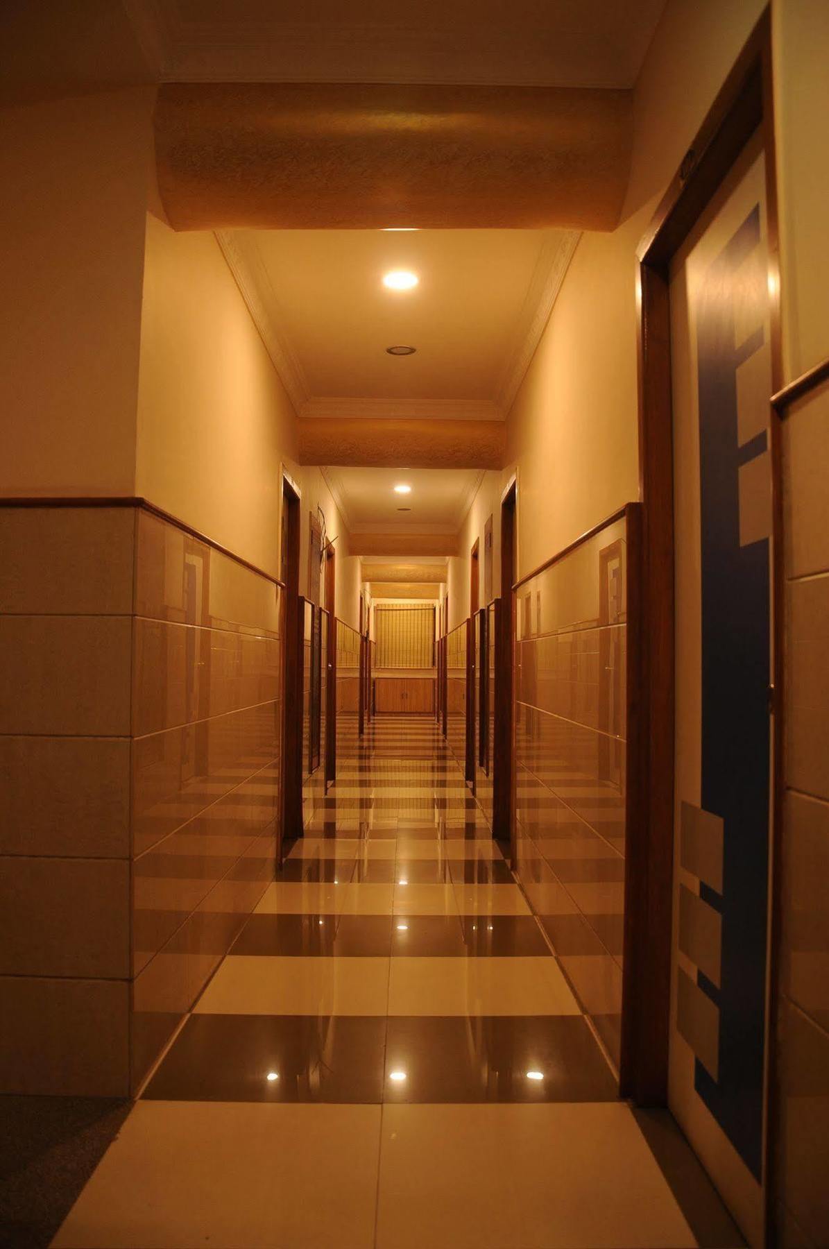 Oyo 9633 Hotel Srinidhi Residency Bangalore Luaran gambar